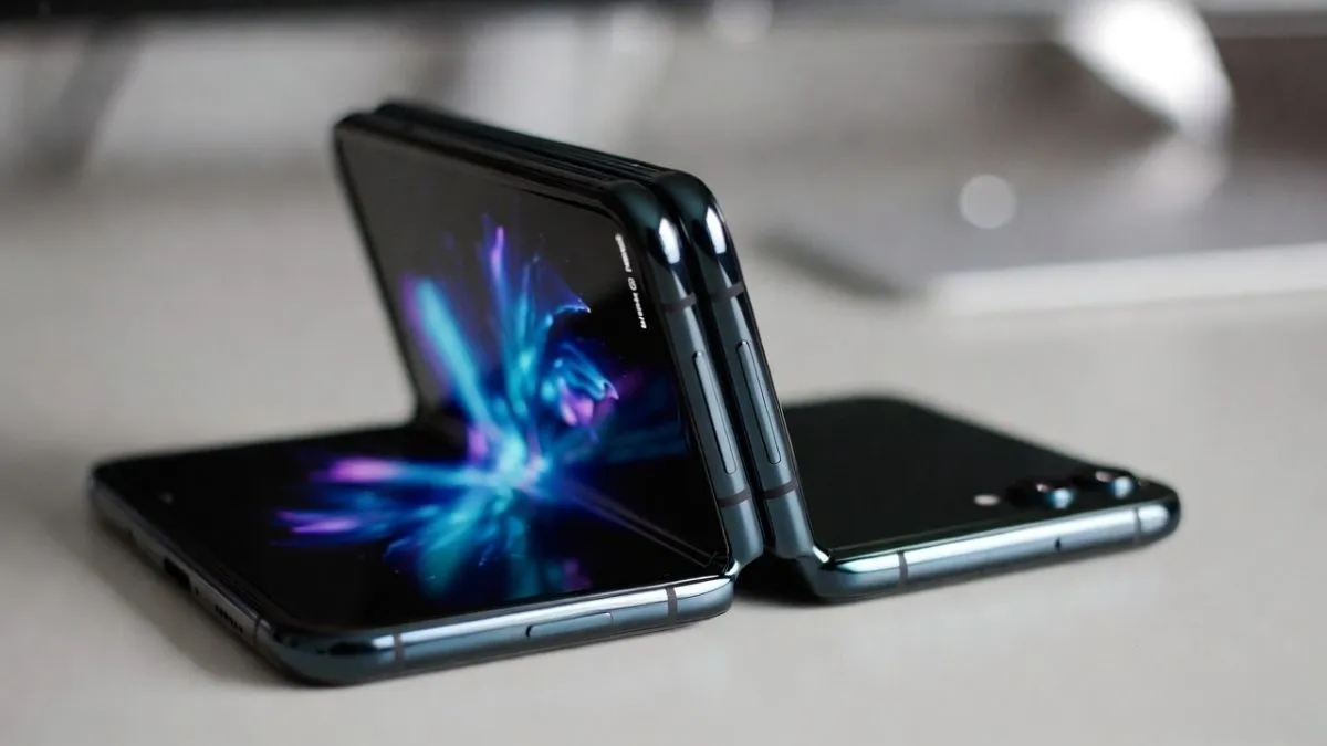 foldable iPhone By Silicon Valley Weekly