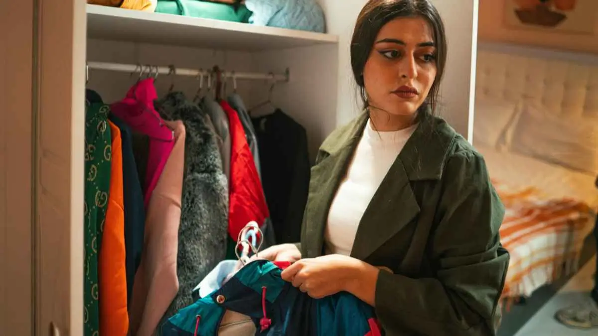 Sustainable fashion wardrobe featuring second-hand clothing, versatile capsule wardrobe pieces, and repaired garments.